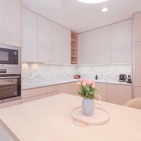 Fresh & Modern Zwirn Oasis - Free Parking *